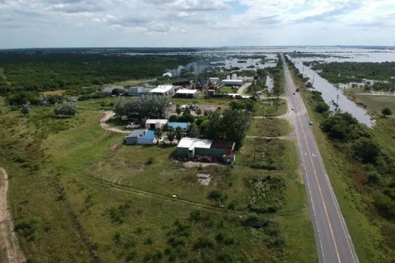 Vecinos de Carbó y Gualeguay piden que se relocalice la empresa química que está a metros del río