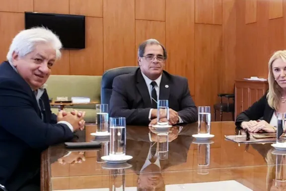 Piumato llega a Paraná para hablar de salarios judiciales y se reúne con el STJ