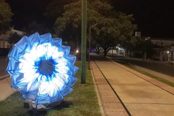 18 de mayo Día de la Escarapela: el emblema celeste y blanco con historia