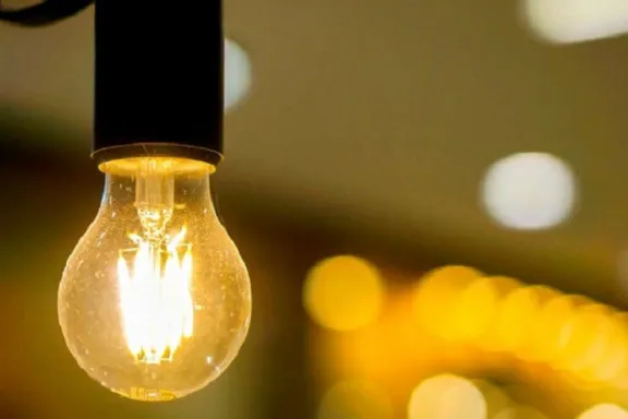 Un docente entrerriano necesita más de un día de trabajo para pagar la boleta de luz