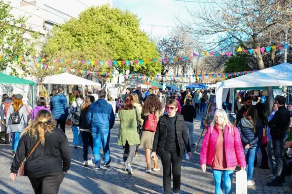 El Paseo Alem celebra 50 ediciones con una jornada especial de cultura y encuentro en el barrio del Puerto