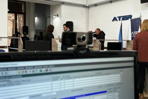 Rige asueto en la administración pública provincial por el Día del Trabajador Estatal