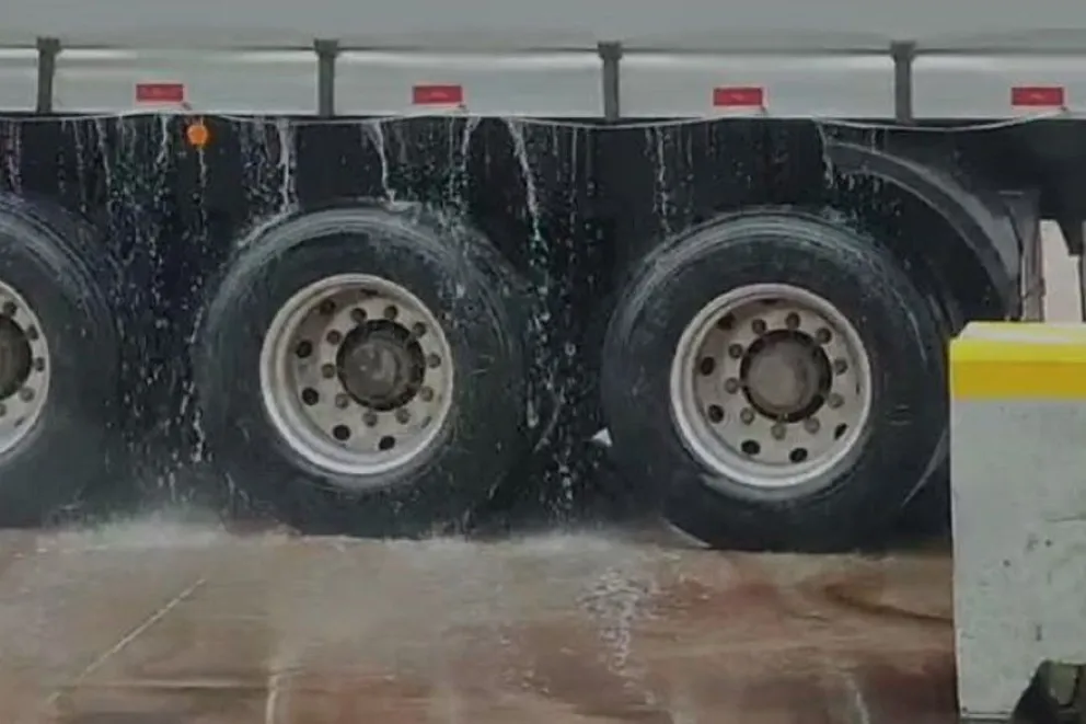 Derrame en el Puente General San Martín.