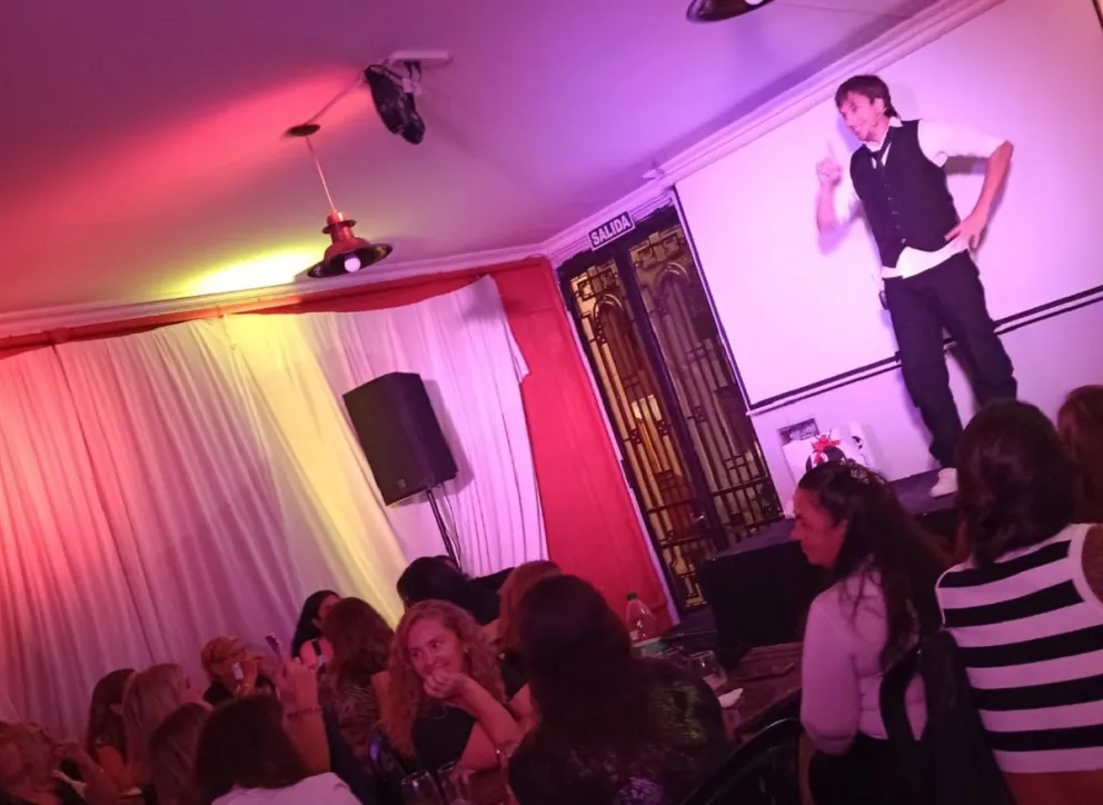 Dicky segundos antes de la caída del escenario. Crédito: Alejo Leminia.