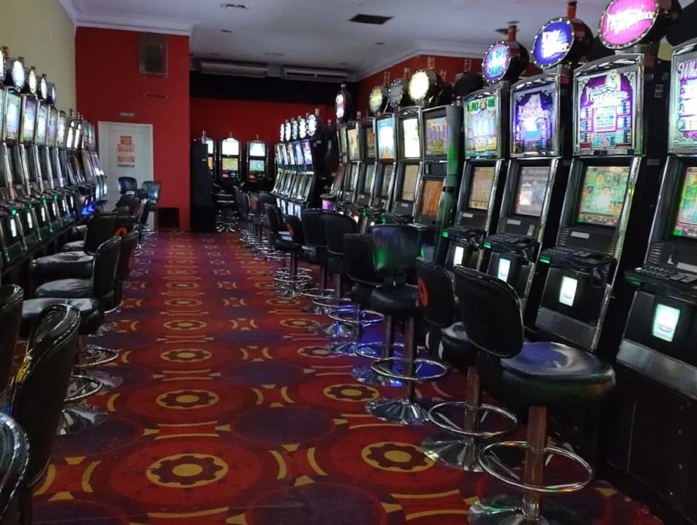 Así lucía el sector de tragamonedas antes que cortaran la energía, en la mañana del miércoles.