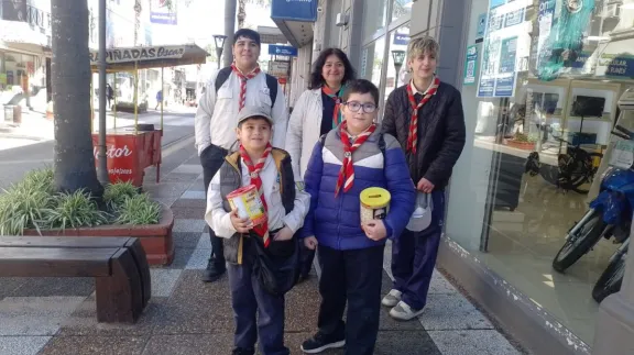 El Grupo Scout San Juan Bautista realiza su colecta anual para el Hogar de Ancianos "Cura Jeannot"