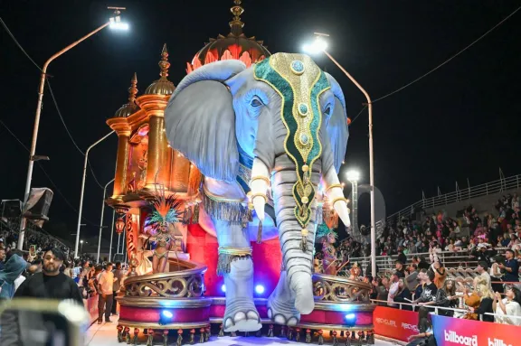 Con descuentos, abre la tercera noche de la Fiesta Nacional Carnaval del País