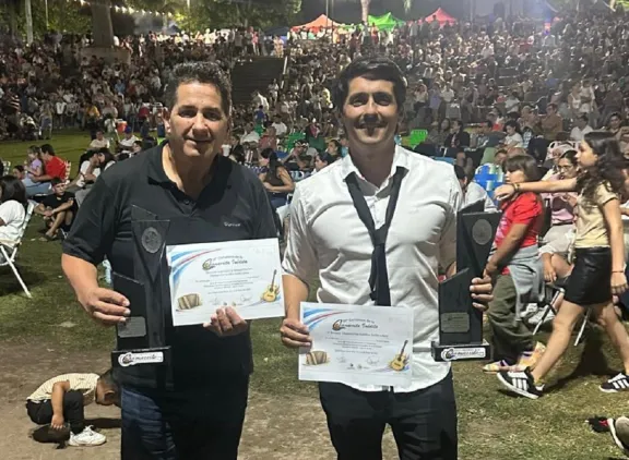 Damián Lemes y Hugo Spiazzi cosecharon el segundo premio en la Fiesta Provincial de la Chamarrita