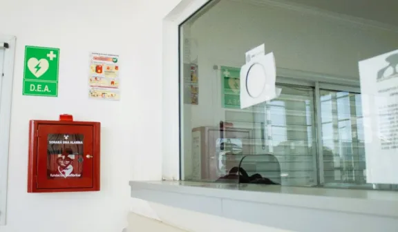 Incorporan Desfibriladores Externos Automáticos en el Hospital Centenario