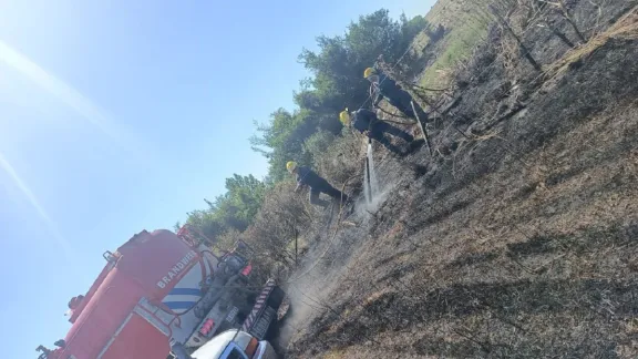 Dos incendios de campo mantuvieron activos a Bomberos
