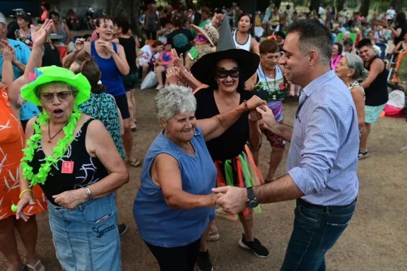 Los adultos mayores que participan de la Colonia Municipal ingresarán gratis a una noche del Carnaval del País