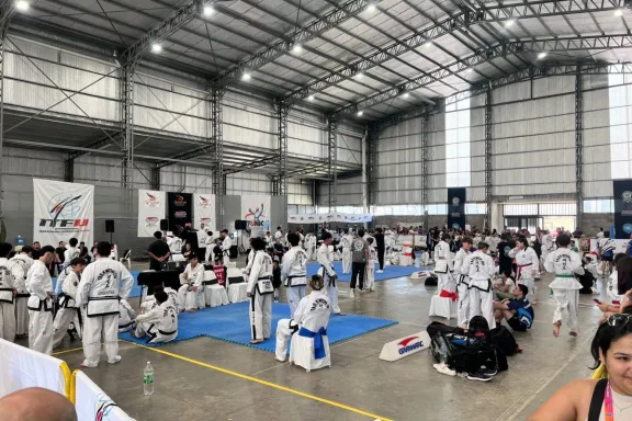 Más de 300 competidores participaron del Open de Taekwondo