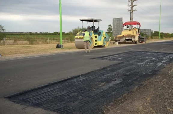 Continúan los trabajos de bacheo sobre el principal acceso a la ciudad