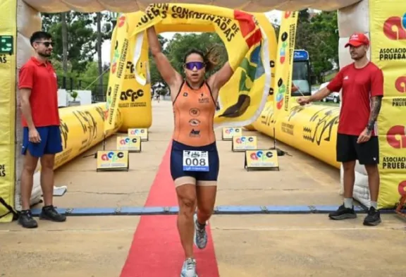 Triatlón Jeep: Federico Ruiz y Anahí Díaz se coronaron campeones en Paraná