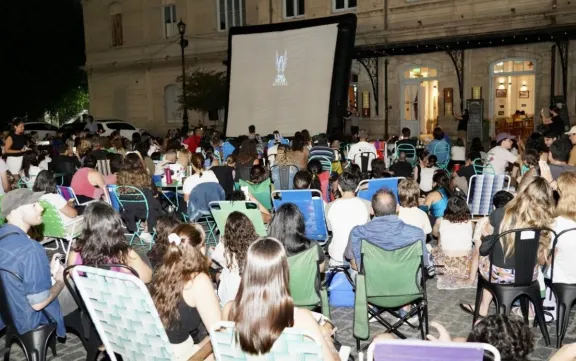 Llega una propuesta de cine a los barrios de la ciudad