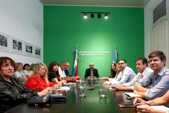 Los estatales no aceptaron la oferta del gobierno y la paritaria pasó a cuarto intermedio