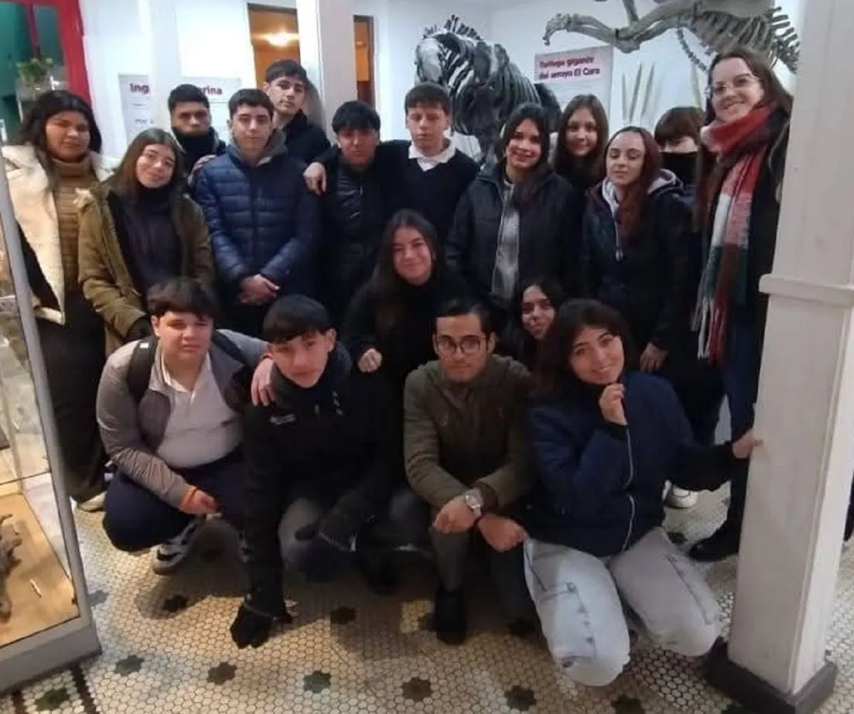 Rodrigo junto a sus compa&ntilde;eros de curso.