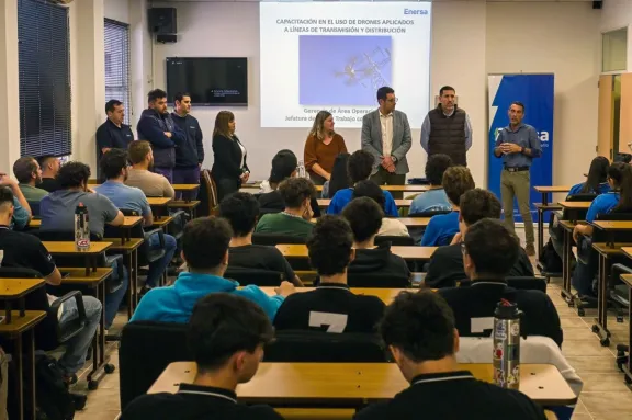Enersa brindó una charla sobre uso de drones a estudiantes técnicos