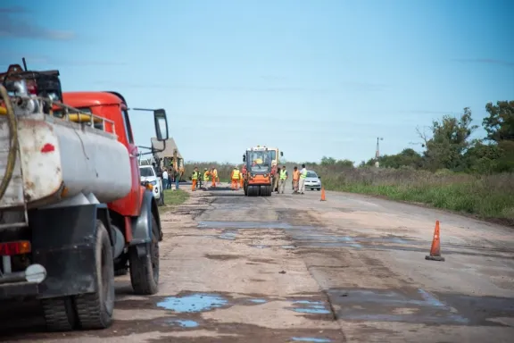 El gobernador recorrió las obras de la ruta provincial 51 en Larroque