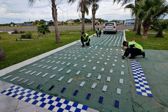 Detienen a dos brasileros con 290 celulares ocultos con un valor de $65 millones