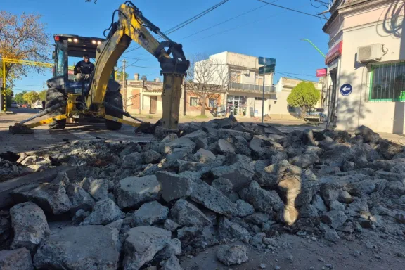 Construyen un nuevo desagüe pluvial y repavimentarán Del Valle y Constitución