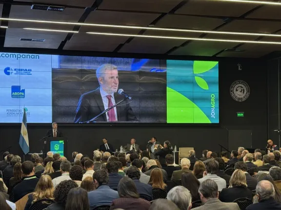Frigerio reclamó una reforma fiscal que alivie al sector agropecuario