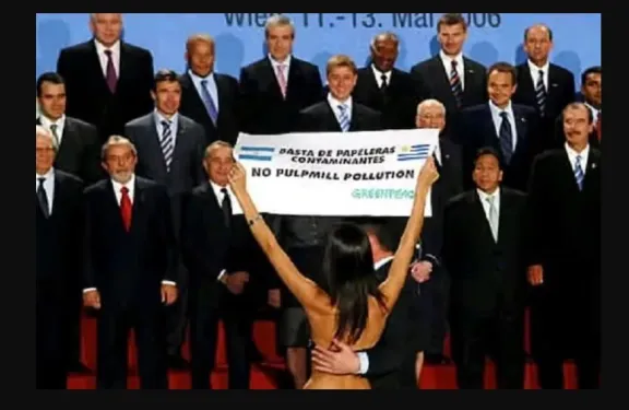 A 20 años de la reina que desafió a los presidentes del mundo con una pancarta y una bikini de carnaval