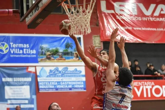 Por un triple La Unión se metió en semifinales de la Liga Argentina