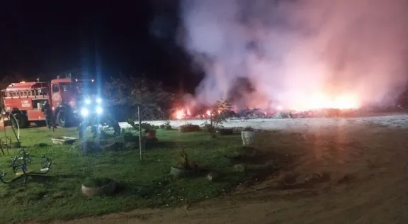Un incendio en el Punto Verde movilizó a Bomberos en la madrugada