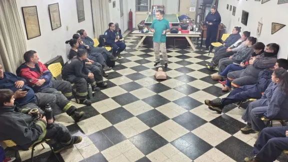 Bomberos se capacitaron en RCP y uso de DEA