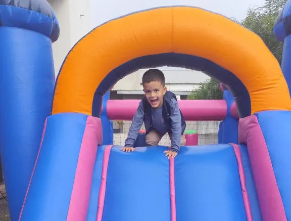 "Feliz cumple, futuro policía": la emotiva sorpresa a un nene de 4 años de Villa Paranacito