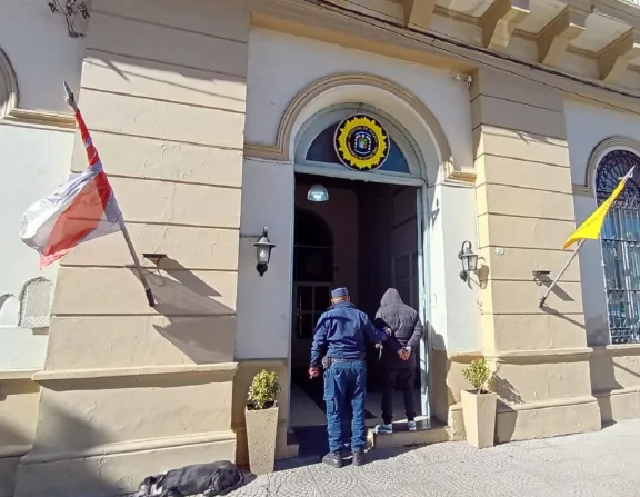 Dos jóvenes fueron detenidos por efectuar disparos hacia una vivienda