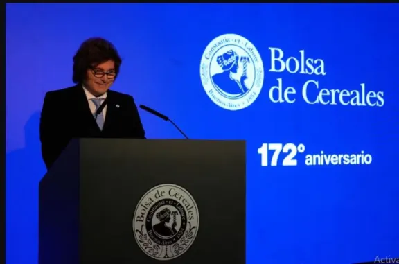 Milei anunció una baja de retenciones a la soja, cebada y el trigo