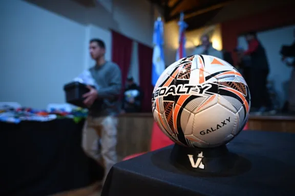 Más de 80 equipos de fútbol accedieron a elementos deportivos y de primeros auxilios