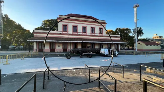 Ya se palpita el 25: ensayos y montajes en el Corsódromo