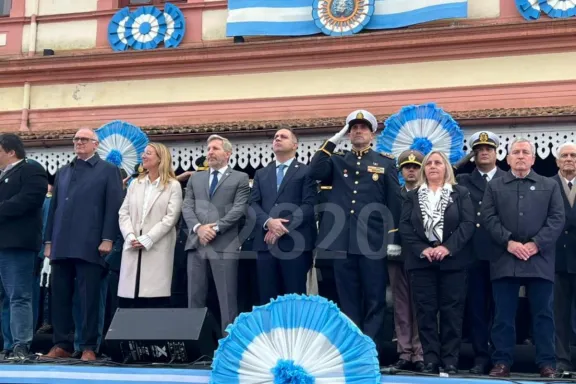 Davico en el 25 de Mayo: "Sigamos luchando por ser libres, porque la libertad es convivencia y respeto"