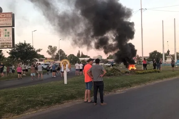 Tras el cierre temporal en Granja Tres Arroyos, trabajadores se movilizaron y habrá audiencia