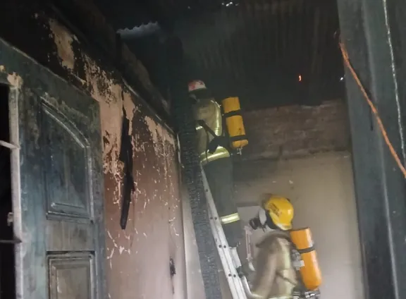 Incendio en Perdices: bomberos de Ceibas sofocan el fuego en un puesto rural