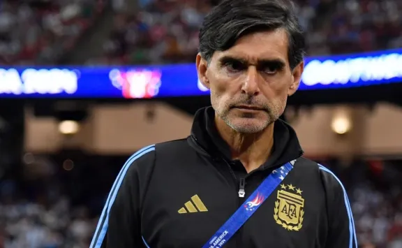 El paranaense Roberto Ayala figura entre los candidatos a dirigir a Boca