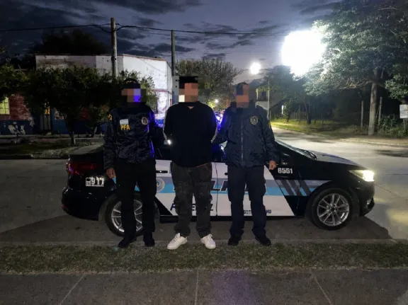 Detuvieron a un hombre vendiendo drogas en Pueblo Nuevo
