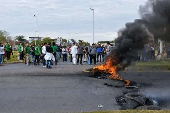 Granja Tres Arroyos: fuerte protesta en el acceso a Concepción del Uruguay
