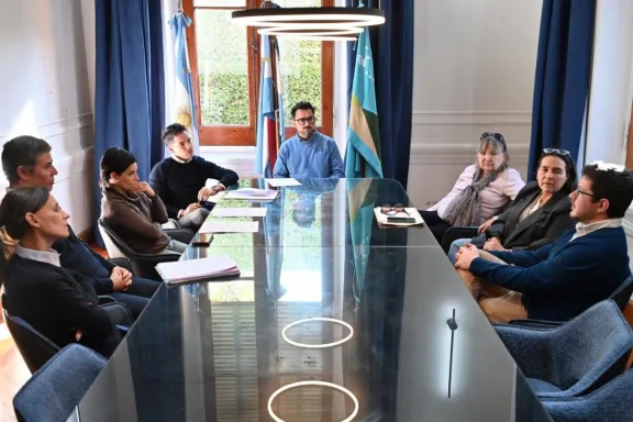 El Gobierno y el Colegio de Escribanos ordenan trámites administrativos