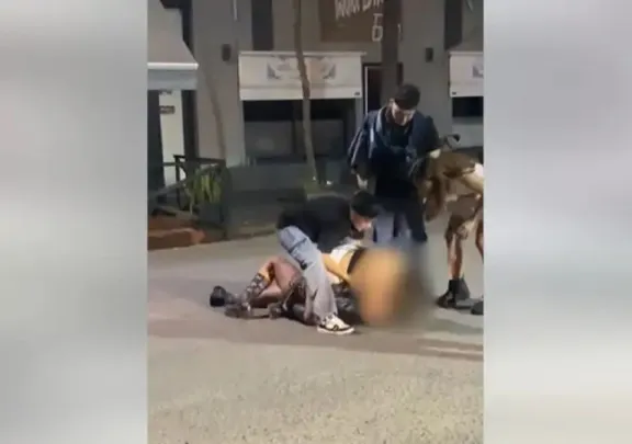 Colón: Una joven está en terapia intensiva tras una pelea a la salida de un boliche
