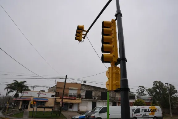 Desde el lunes funciona un nuevo semáforo en Boulevard Daneri y La Rioja