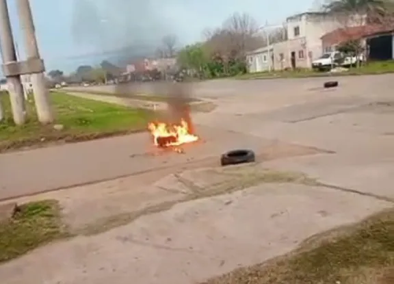 Alertados por el aumento de la venta de drogas, vecinos protestaron en Boulevard Montana