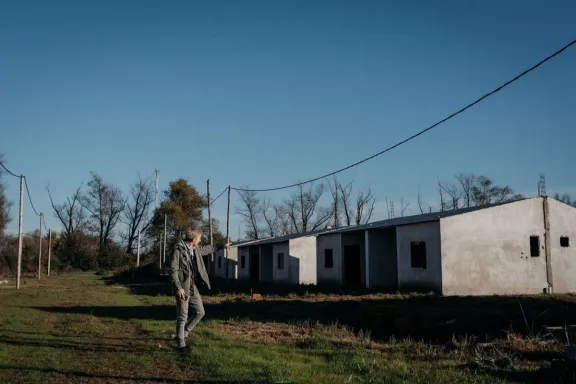 Frigerio recorrió obras de infraestructura y viviendas en Villa Paranacito e Ibicuy