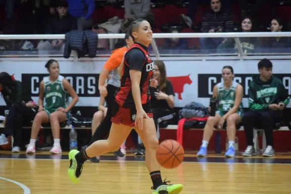 Central Entrerriano se mantiene como escolta en la Liga Femenina de Mayores