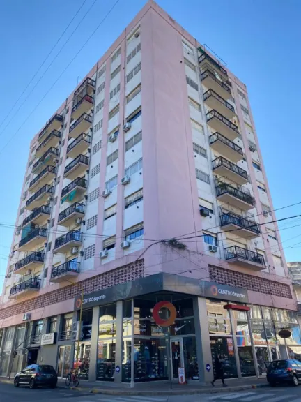 Investigan la muerte de una joven en el edificio Guini