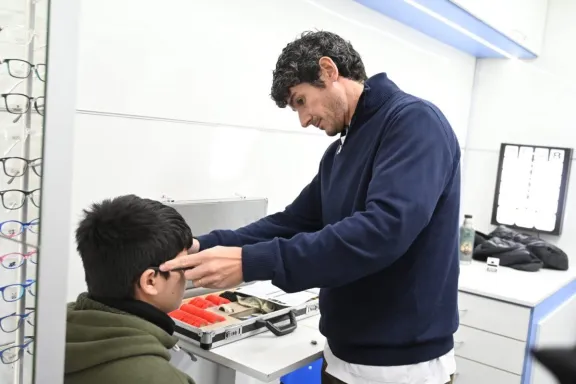 Más de 170 niños y adolescentes tendrán sus lentes de Ver para Ser Libres