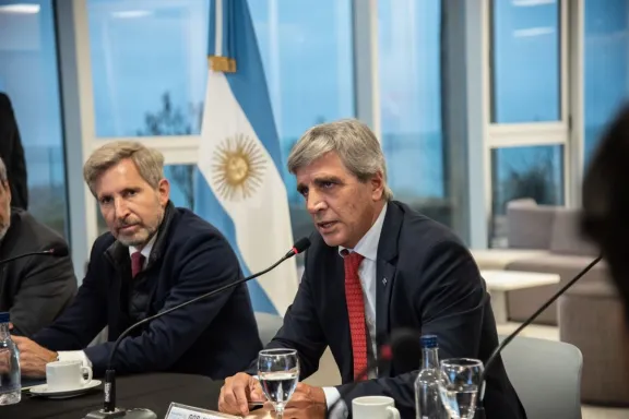 Frigerio recibió a Caputo en Paraná: "Vamos a escribir el próximo capítulo del pacto fiscal"